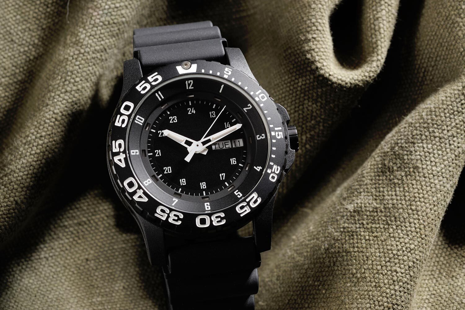 Military Smart Watch for Men – Rugged Technology Built for Extreme Conditions