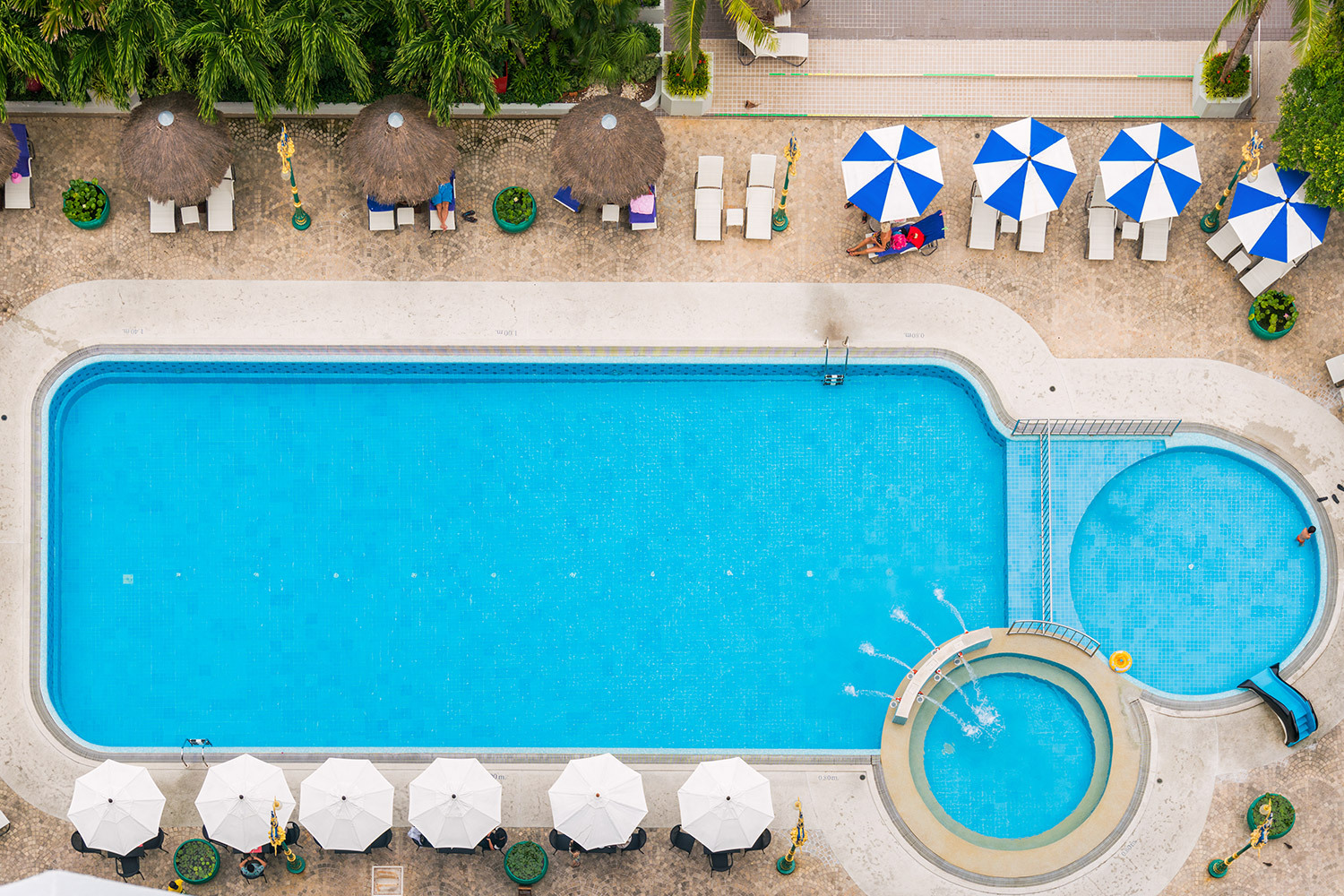 Swimming Pool Contractors in My Area for Custom Pool Design and Installation