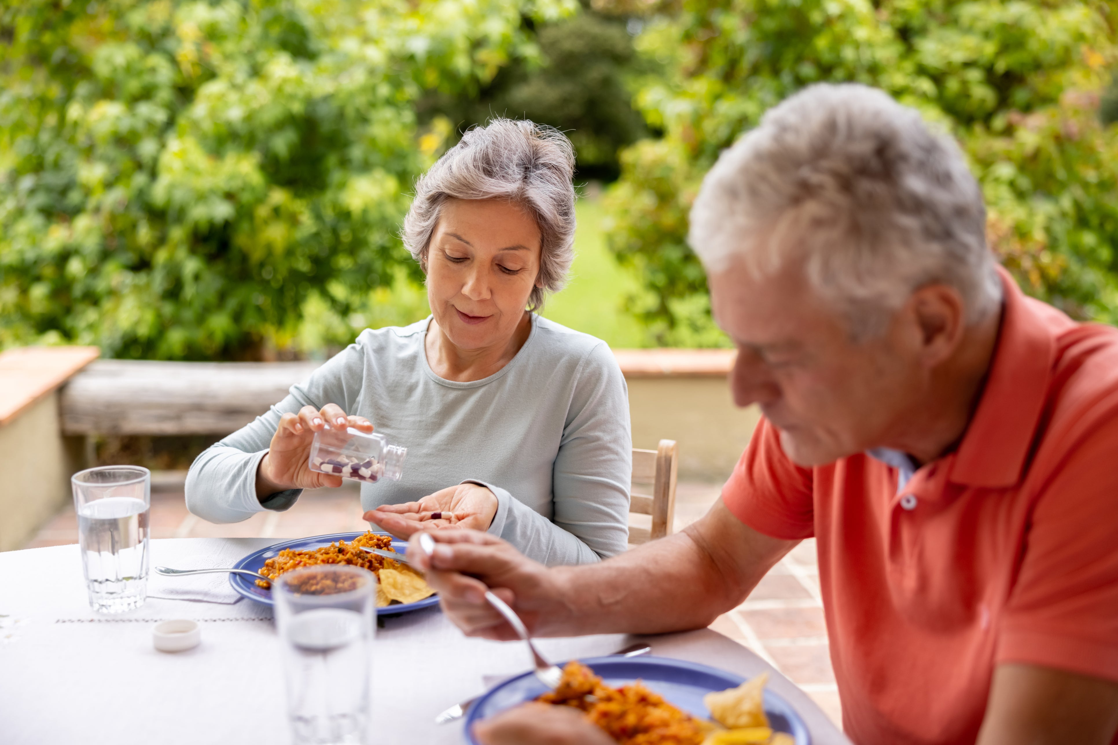 Best Multivitamin for Men Over 40: Ingredients, Comparisons, Cost, and What to Look For