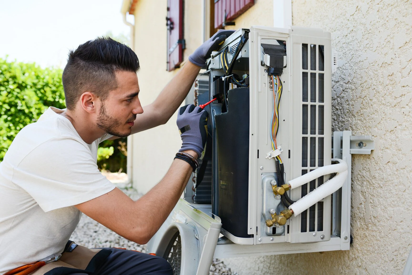 Stay Comfortable All Year Round: Finding the Best Heating and Air Contractors Near You